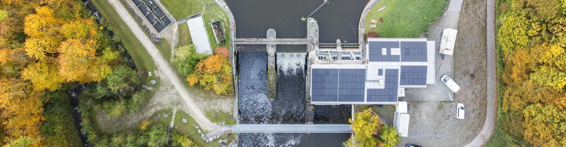 Das Wasserkraftwerk am Stausee zwischen Stockheim und Irsingen. Draufsicht der gesamten Anlage.