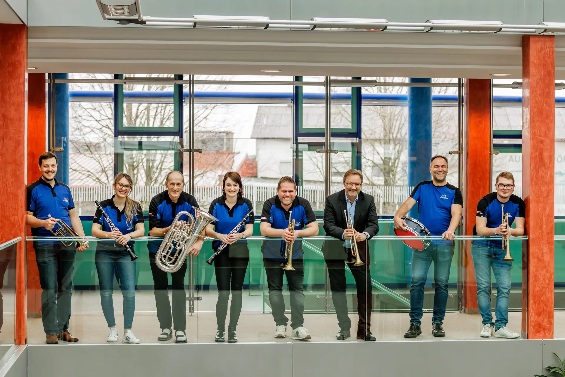 Die Stadtwerke Combo, eine kleine Blasmusikbesetzung aus Mitarbeiter mit ihren Instrumenten